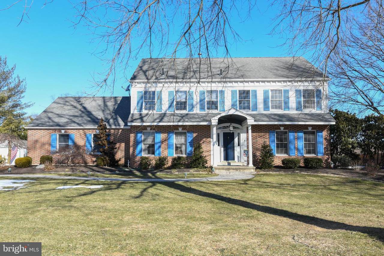 325 Ginkgo Drive - Photo 1