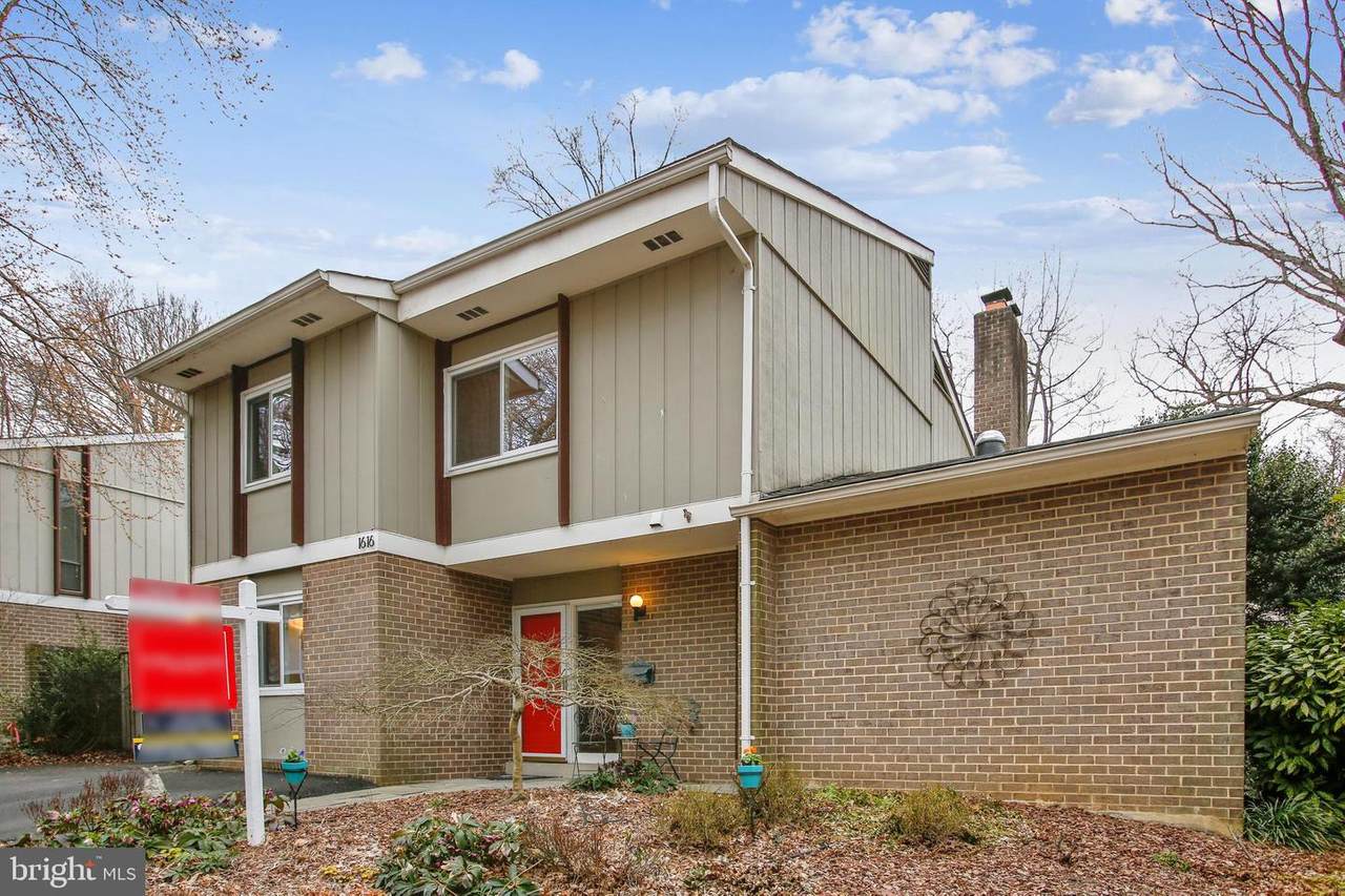 1616 Greenbriar Court - Photo 1