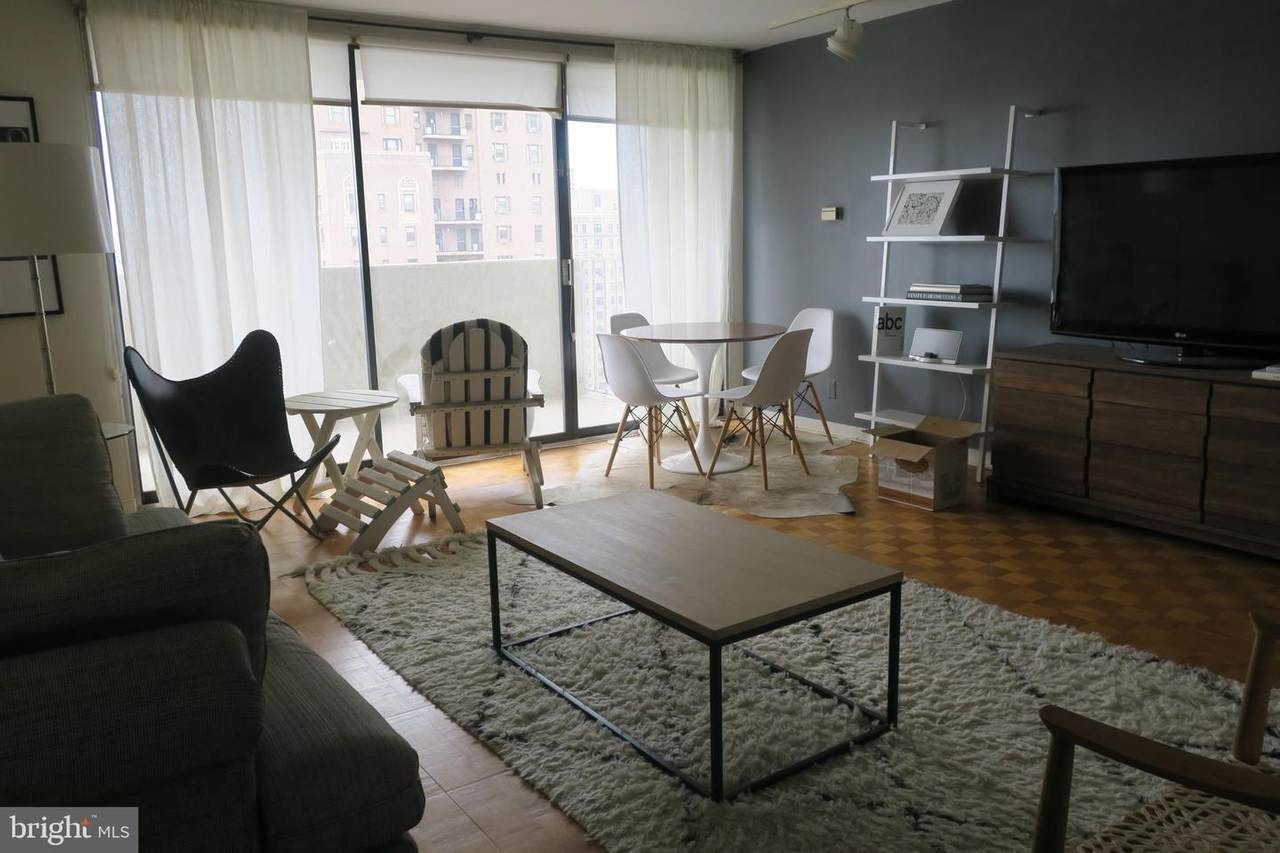 224-30 Rittenhouse Square - Photo 1