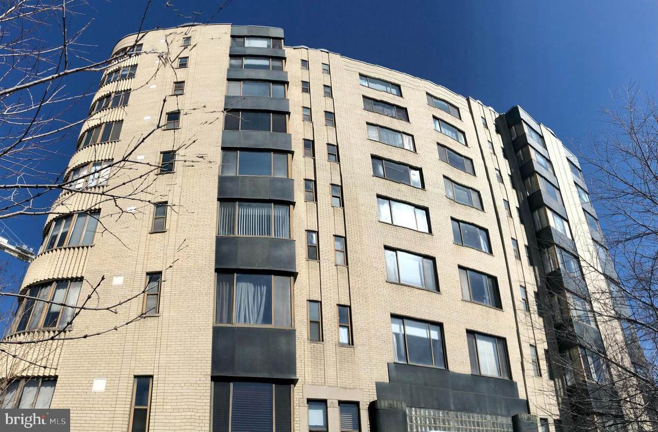 1 Scott Circle - Photo 1