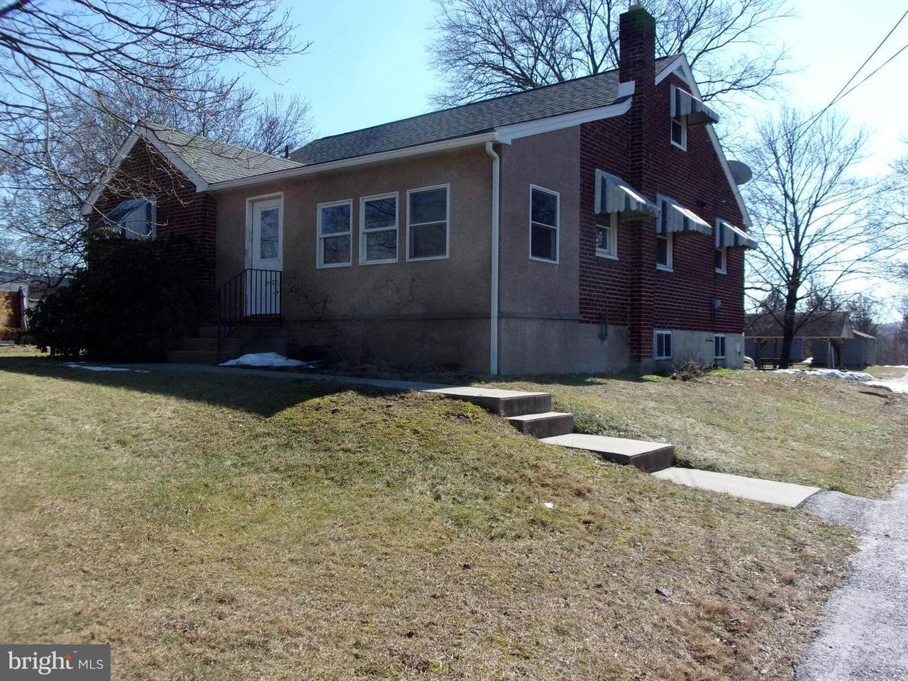 636 Ben Franklin Hwy E - Photo 1