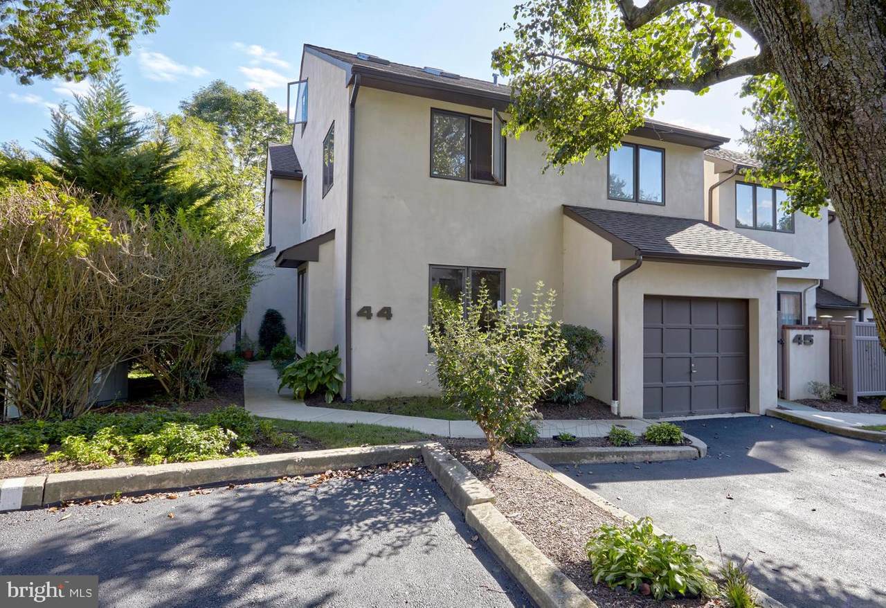 138 Montrose Avenue - Photo 1