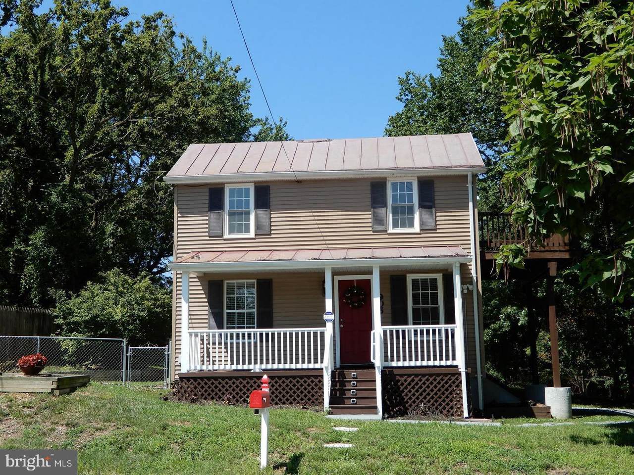 905 Rollins Avenue - Photo 1