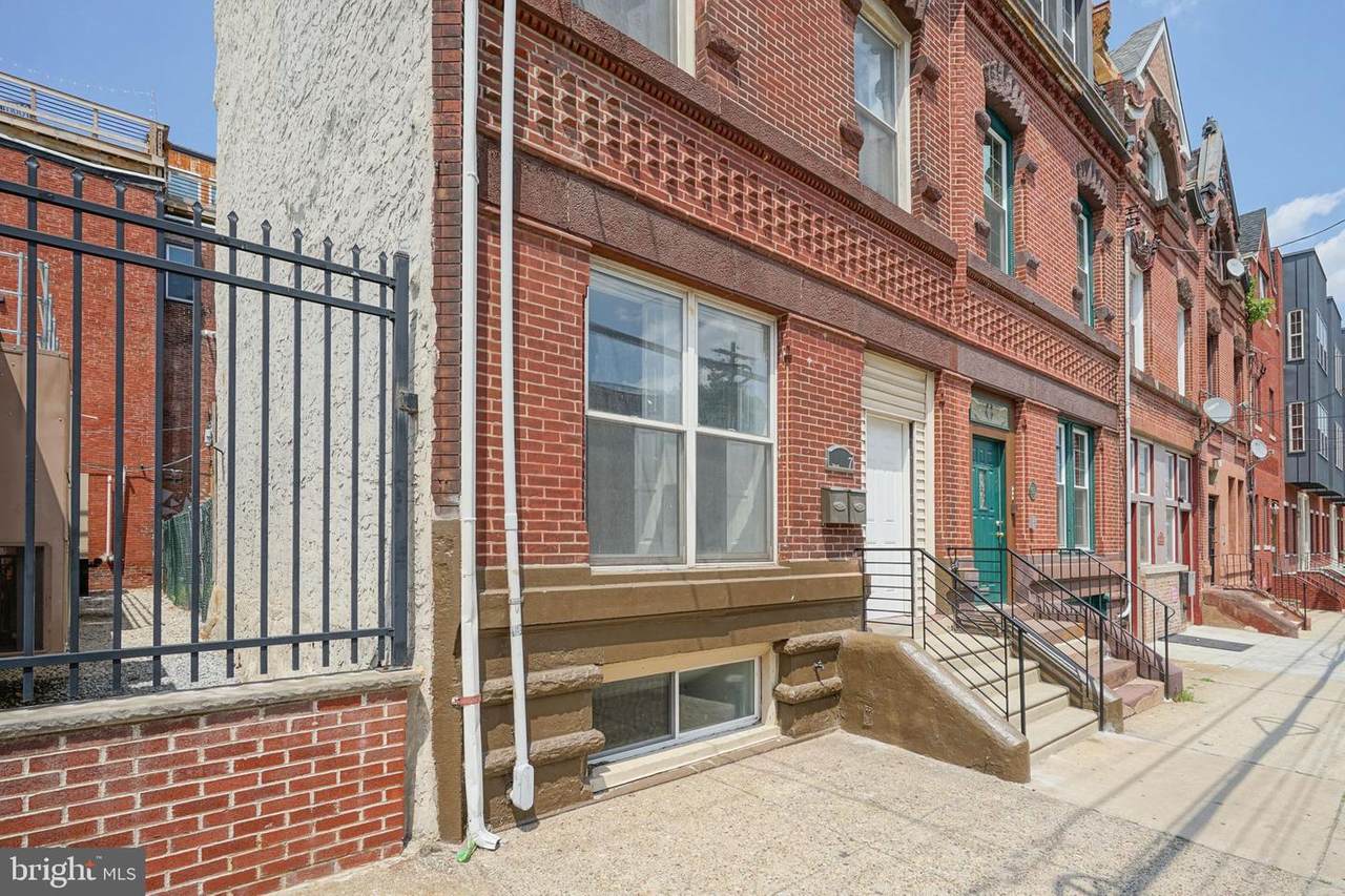1637 Fairmount Avenue - Photo 1