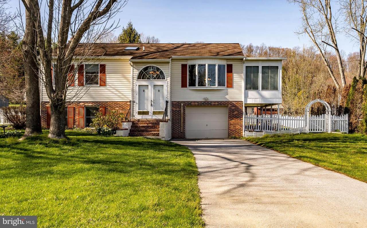127 Larson Drive - Photo 1