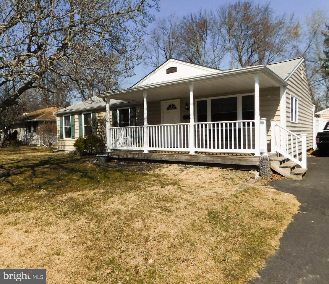 512 Sherwood Lane - Photo 1