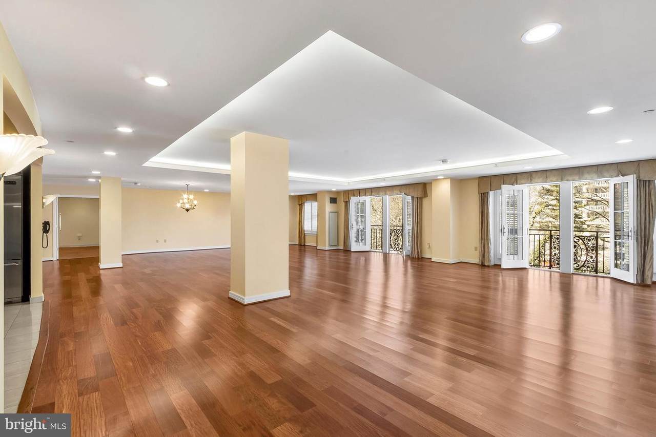 190 Presidential Boulevard - Photo 1