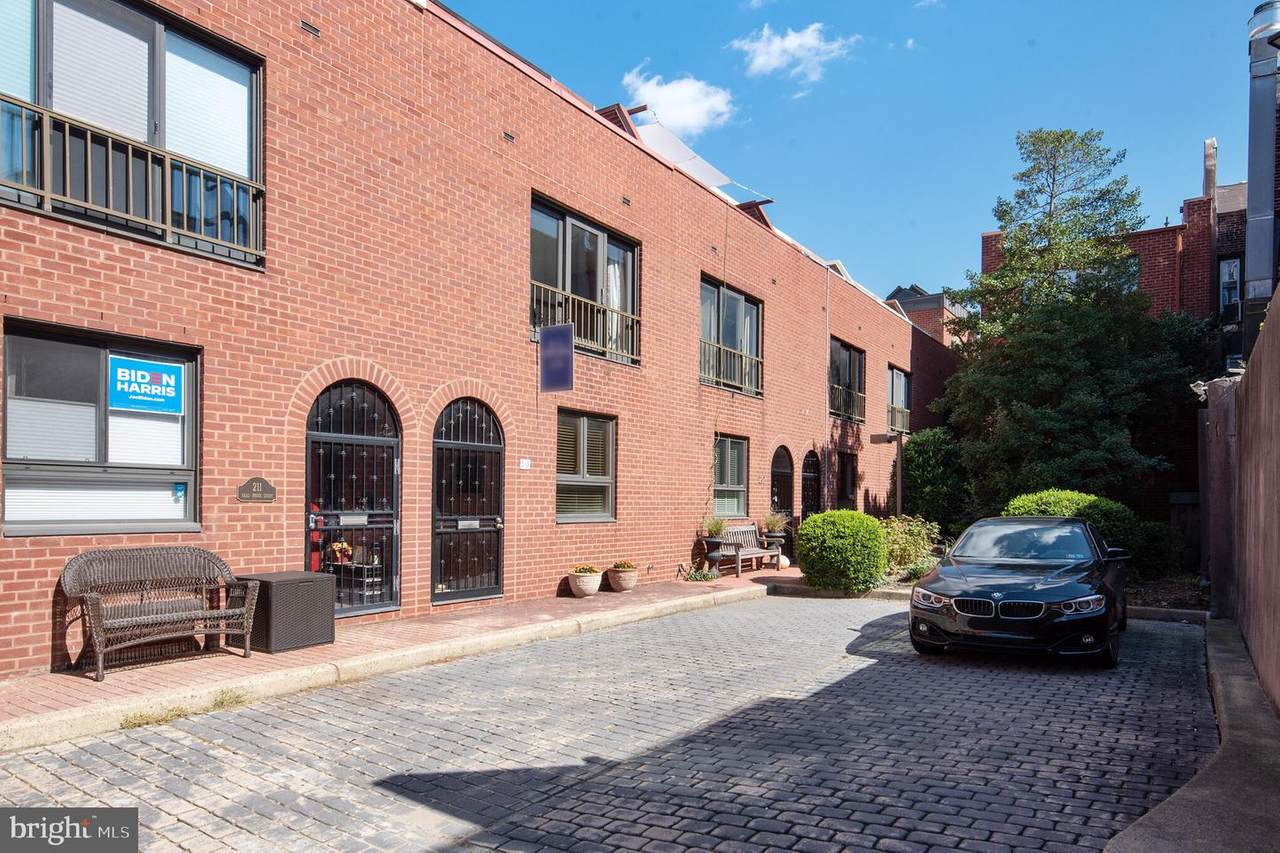 209 Headhouse Court - Photo 1