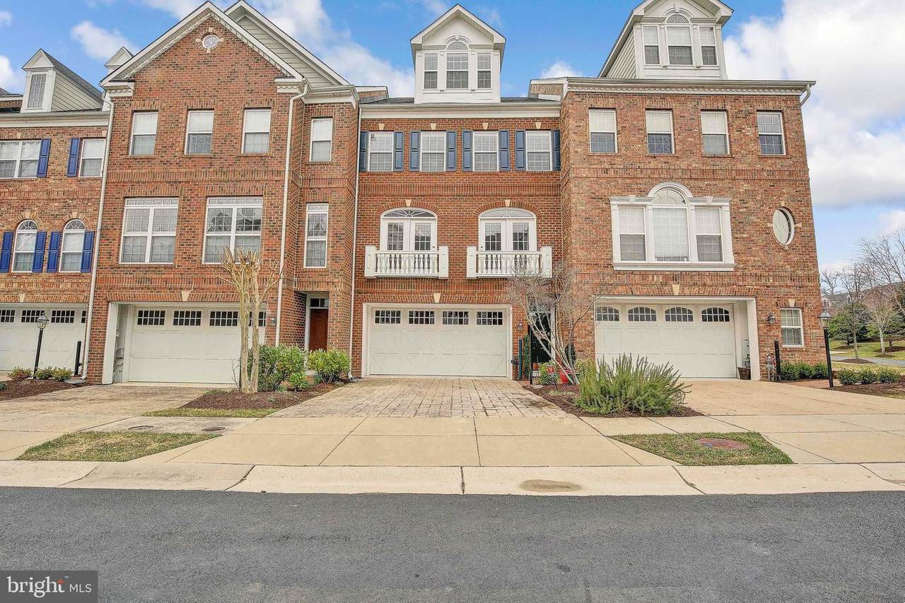 202 Burgundy Lane - Photo 1