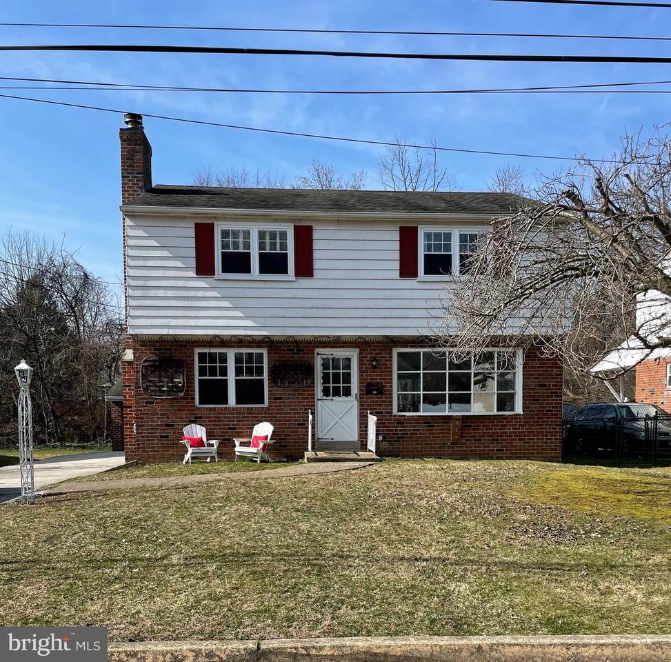 739 Agnes Avenue - Photo 1