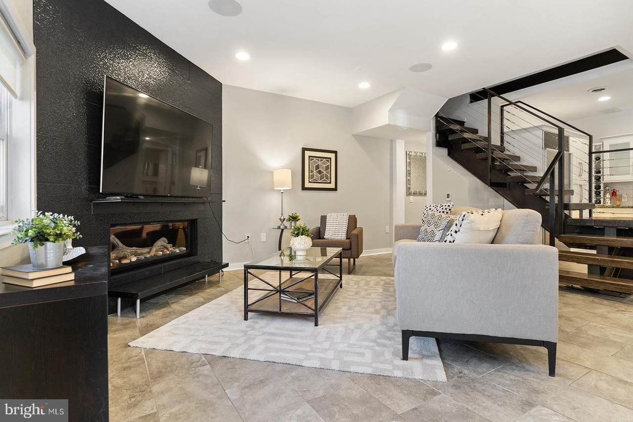 916 Latimer Street - Photo 1