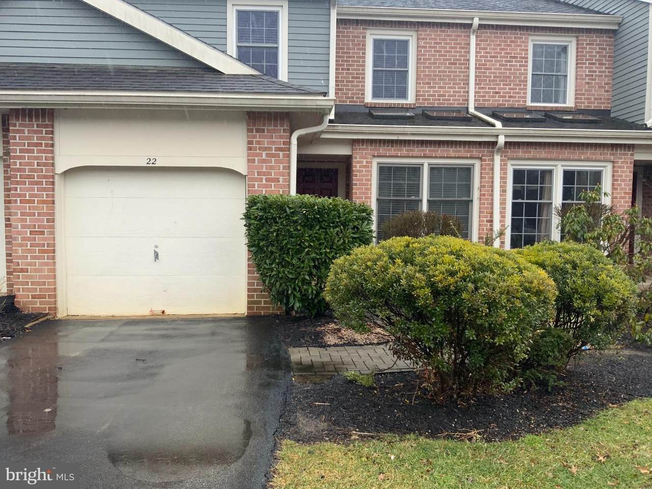 22 Windsor Circle - Photo 1