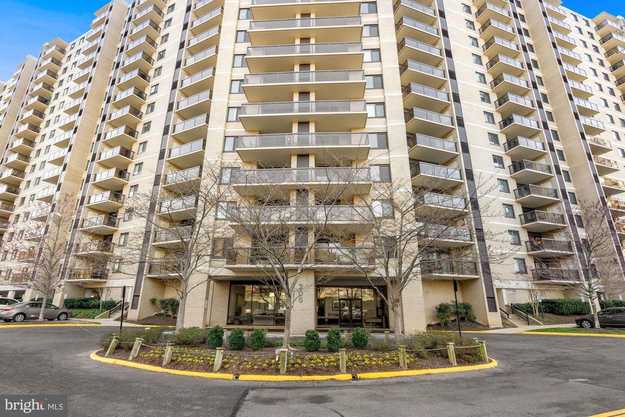 205 Yoakum Parkway - Photo 1