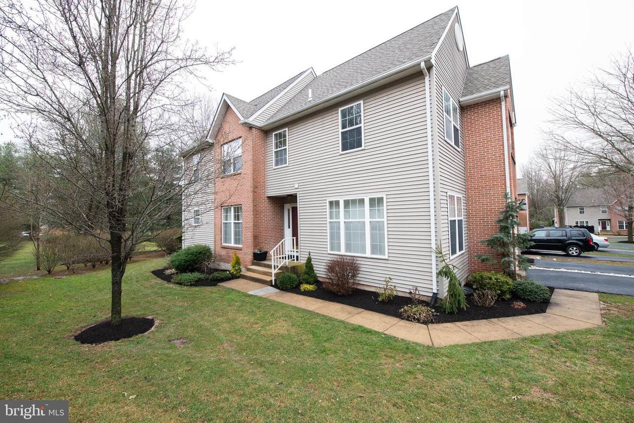 221 Victoria Court - Photo 1
