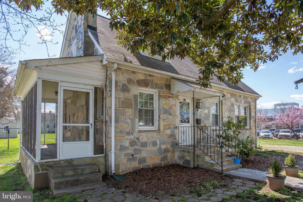 420 Woodford Street - Photo 1