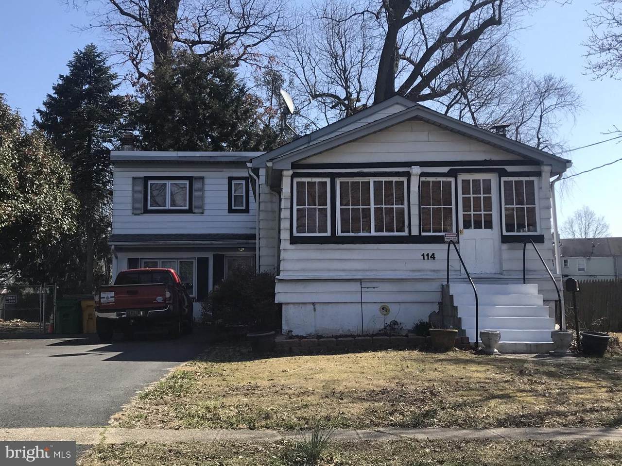 114 Oak Avenue - Photo 1