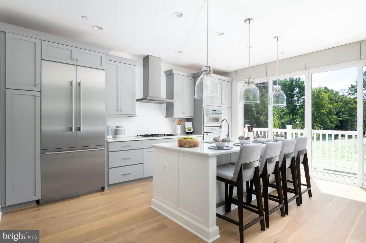 10292 Grosvenor Place - Photo 1