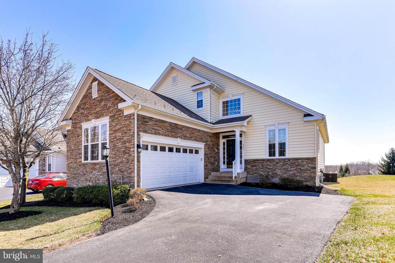 225 Thunder Gulch Circle - Photo 1