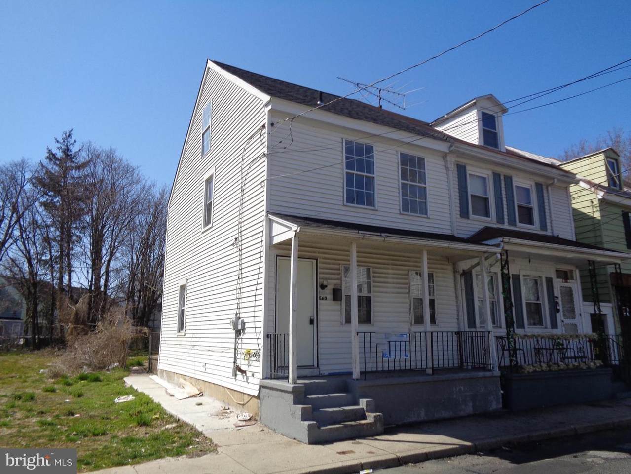 560 York Street - Photo 1