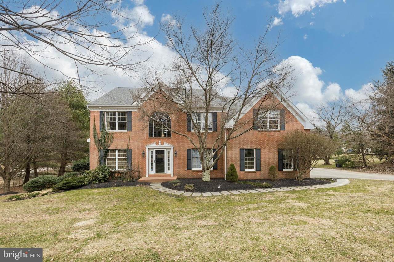 402 Longview Drive - Photo 1