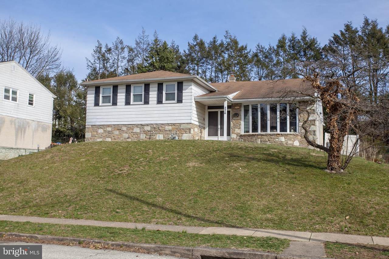 226 Barclay Circle - Photo 1