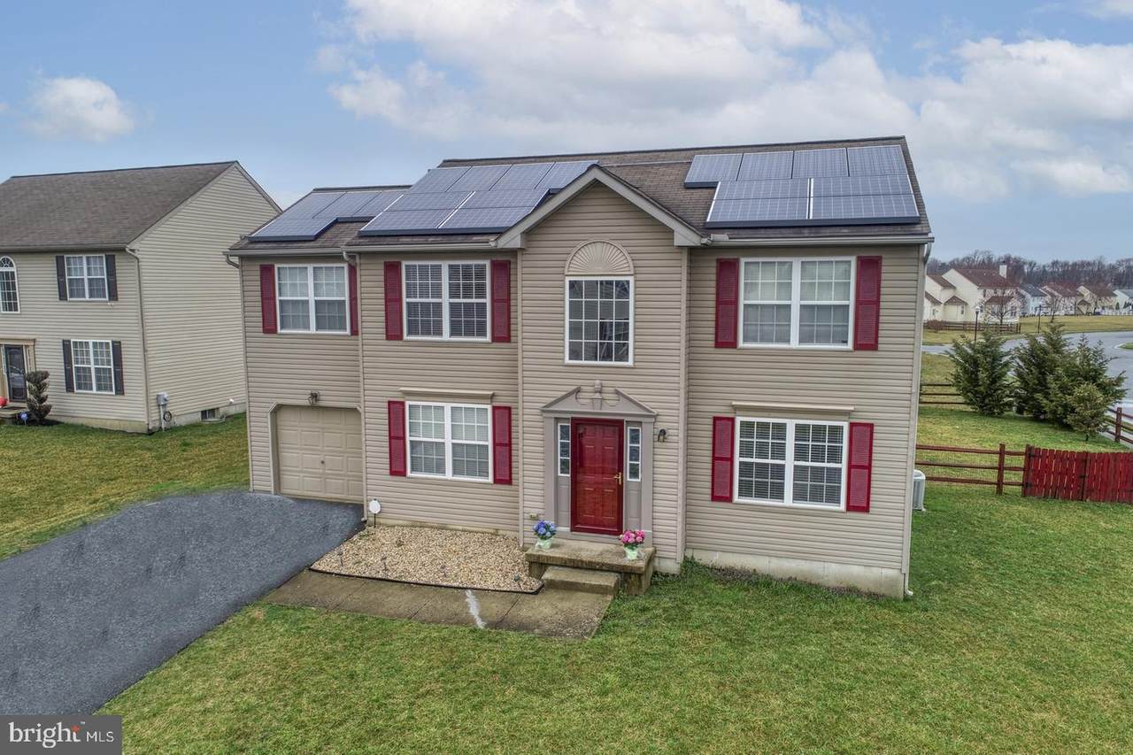 303 Harlequin Court - Photo 1