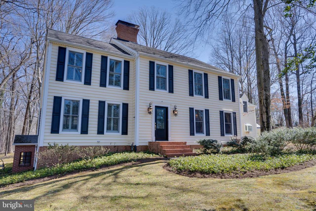 913 Coachway - Photo 1