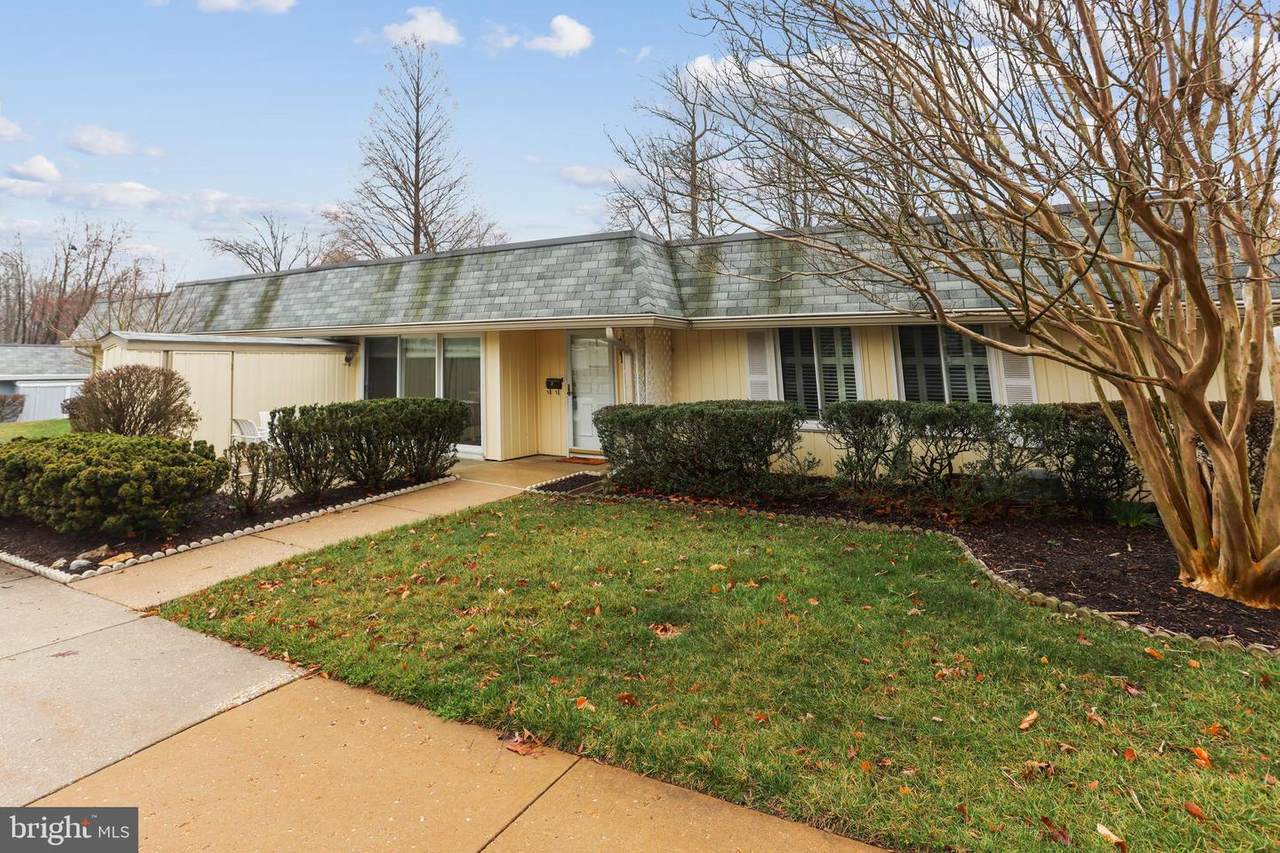 3104 Farnborough Court - Photo 1