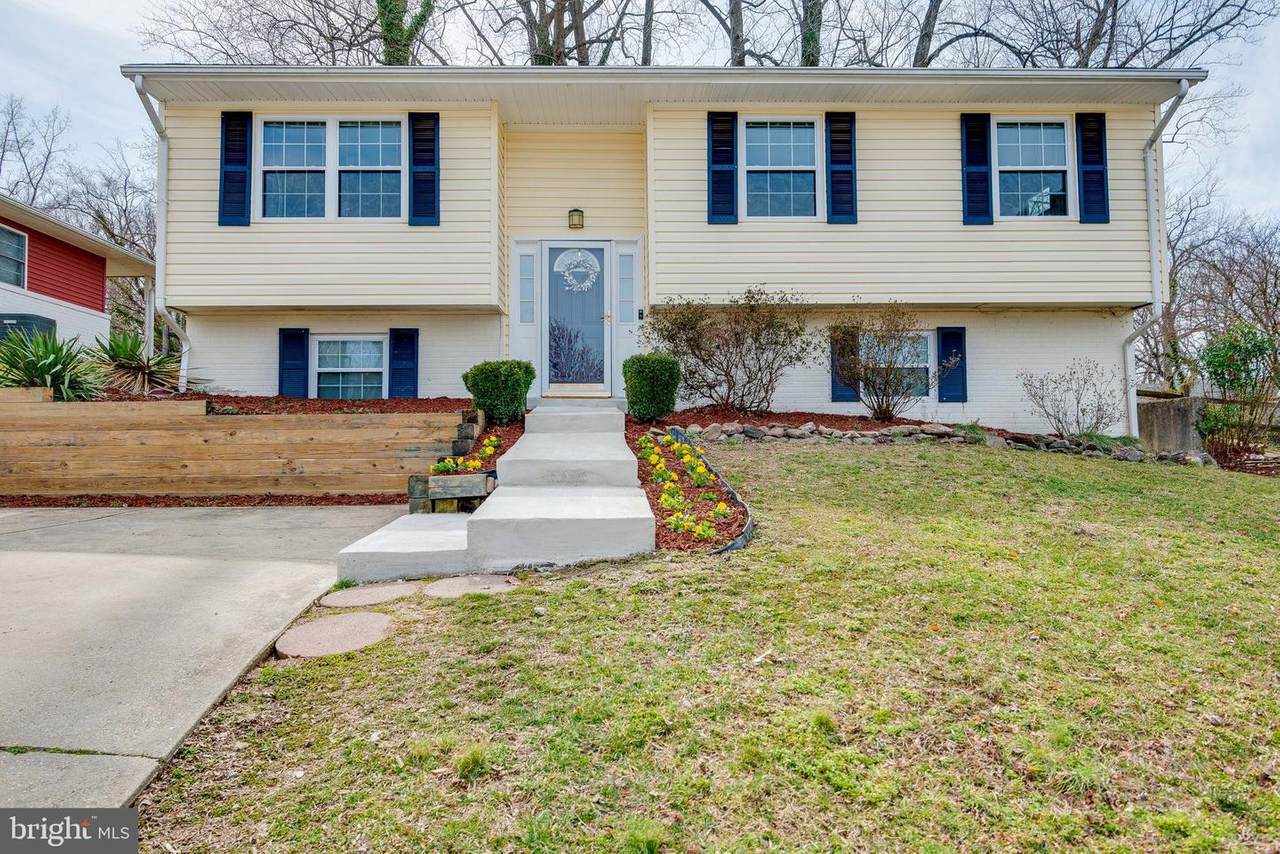 902 Country Terrace - Photo 1