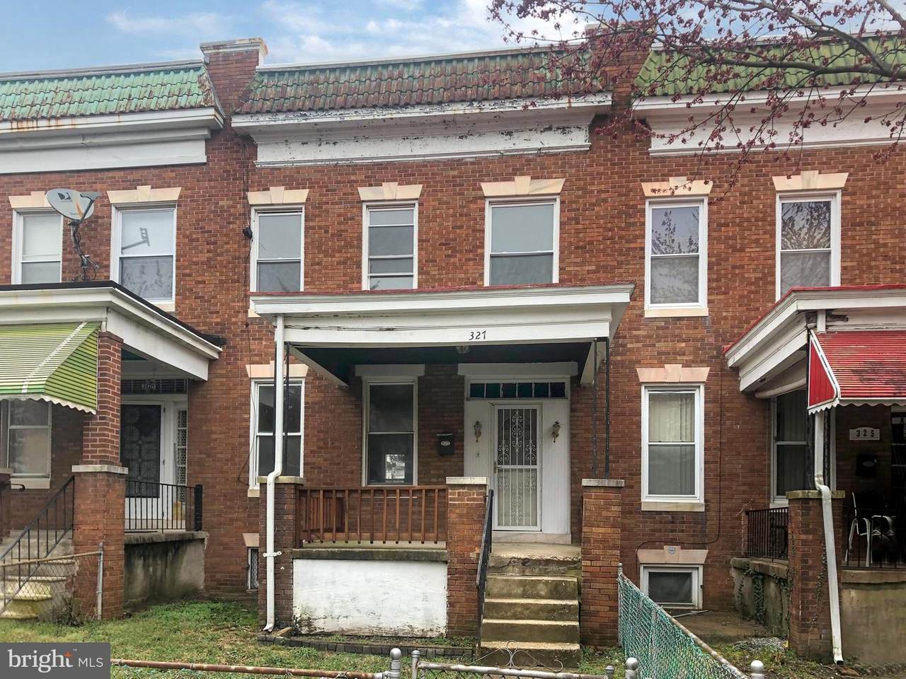 327 Lyndhurst Street - Photo 1