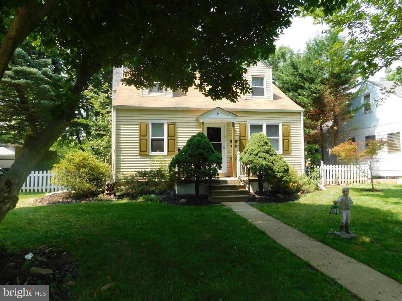 207 Scarlett Avenue - Photo 1