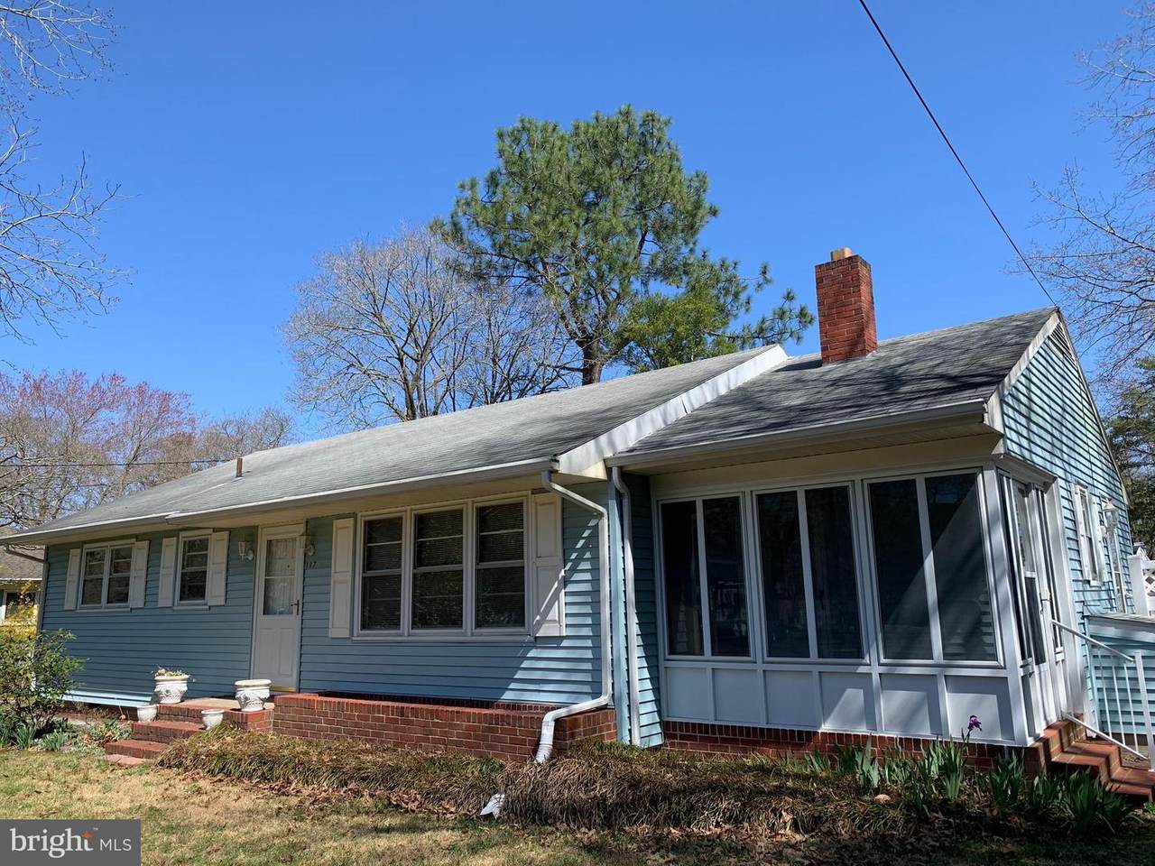 117 Lakeview Drive - Photo 1