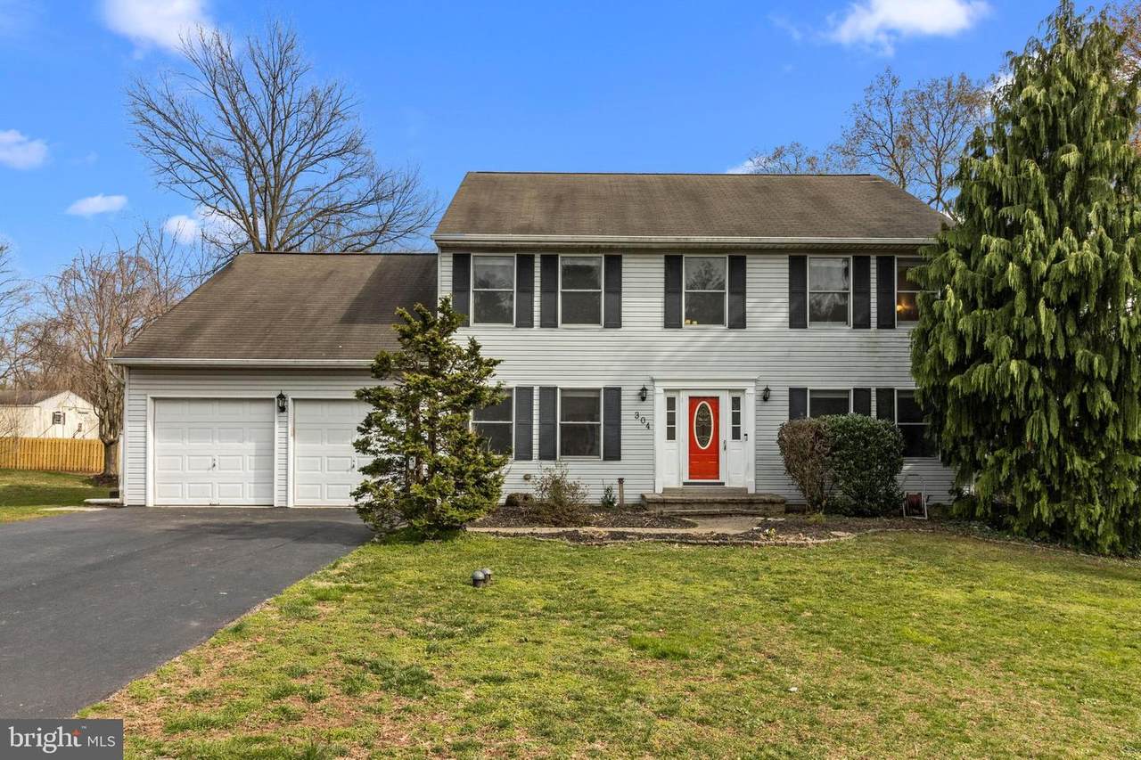 304 Lauman Avenue - Photo 1
