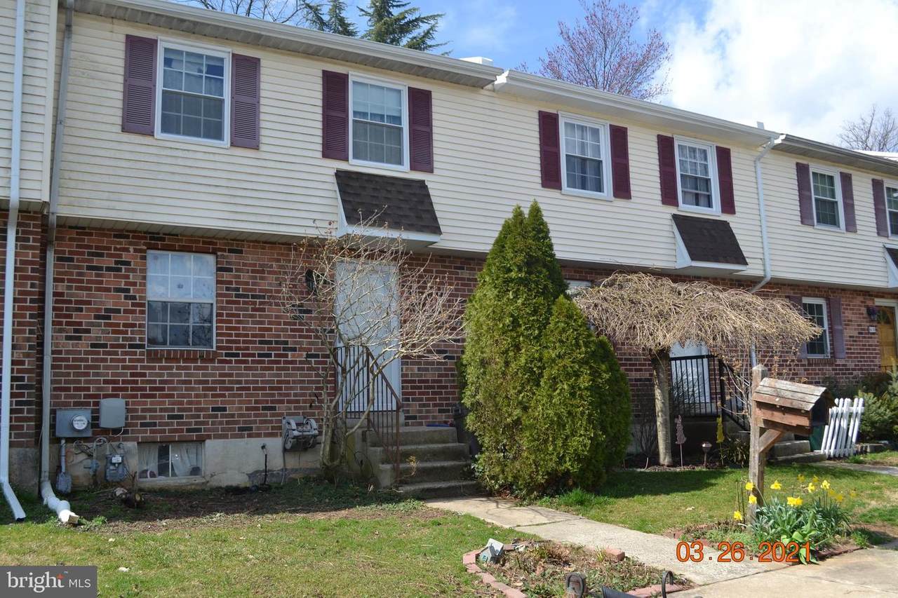 47 Colonial Circle - Photo 1