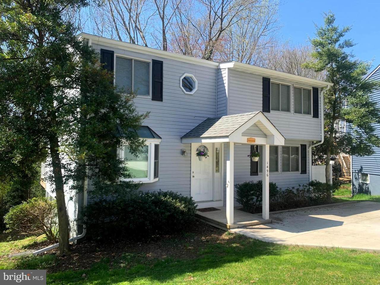 1496 Amberwood Drive - Photo 1