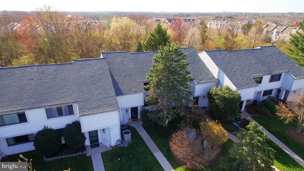 604 Monroe Drive - Photo 1