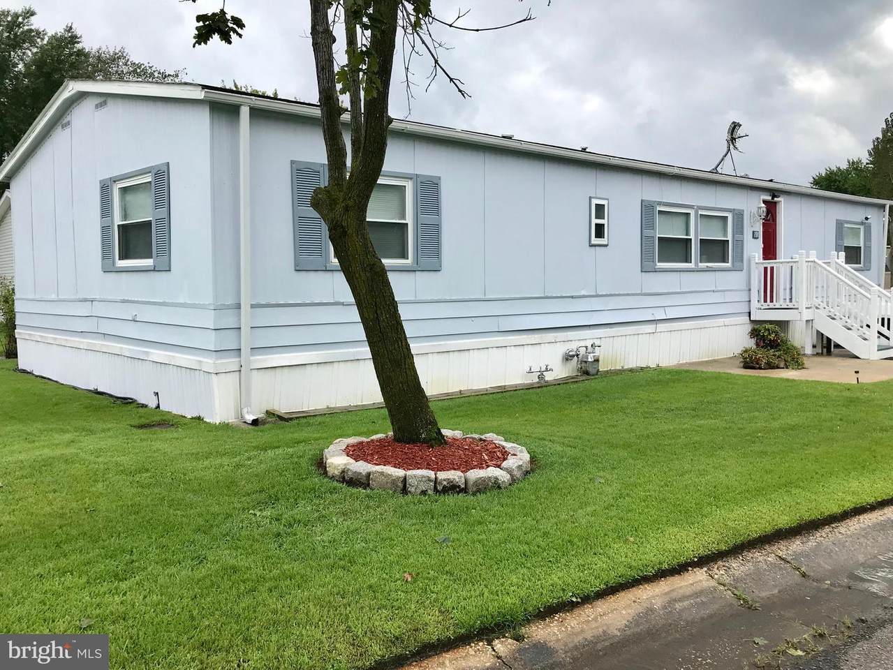 1976 East Avenue - Photo 1