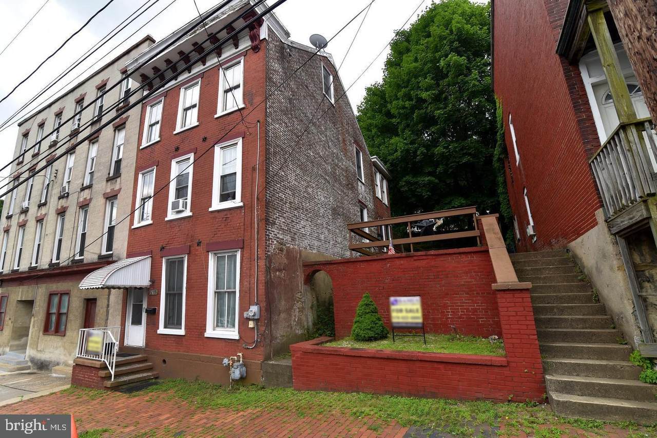 519 Centre Street - Photo 1