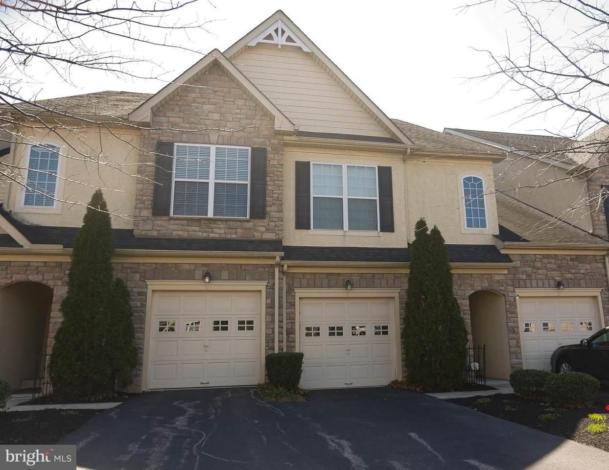 8 Jefferson Crossing Boulevard - Photo 1