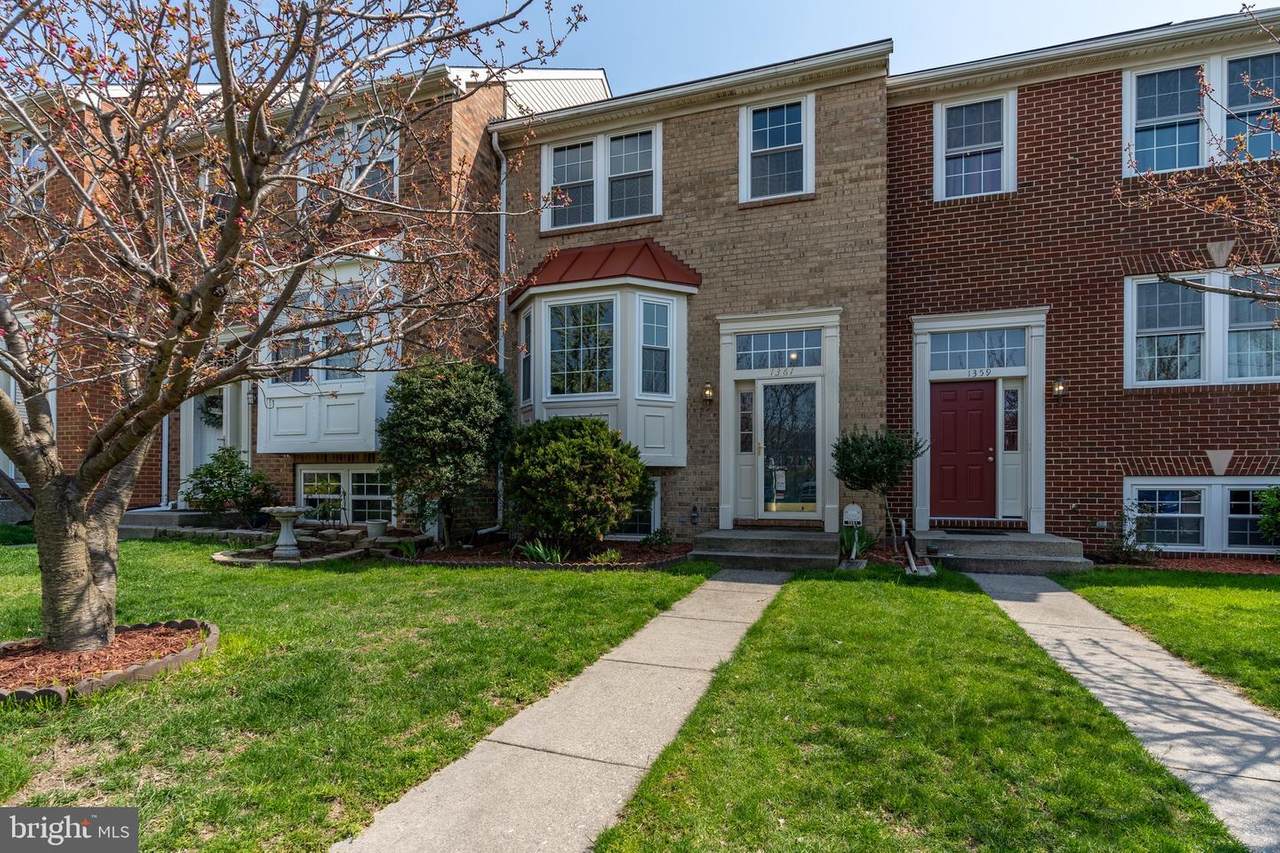 1361 Stoneleigh Court - Photo 1