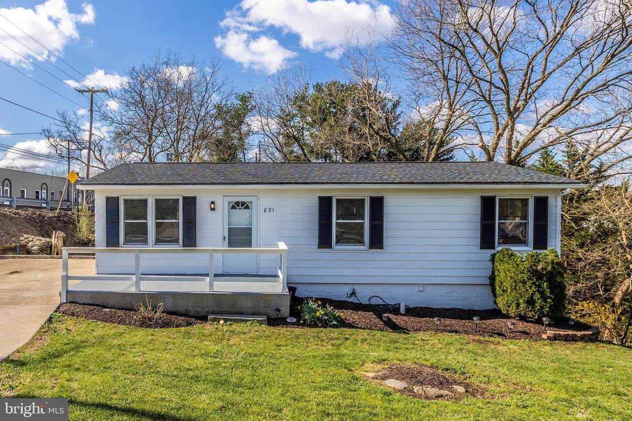 821 E Street - Photo 1