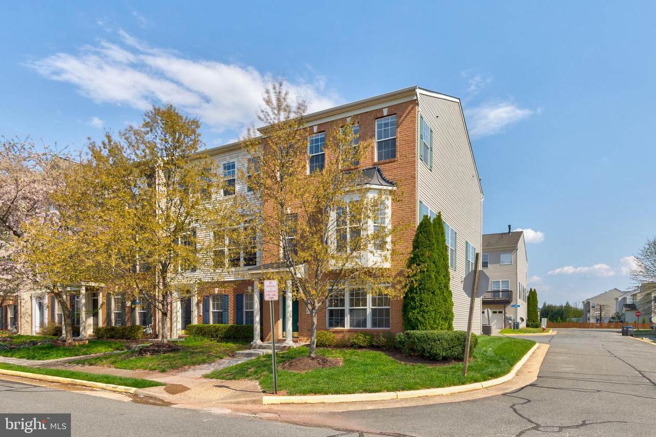 20234 Seneca Square - Photo 1