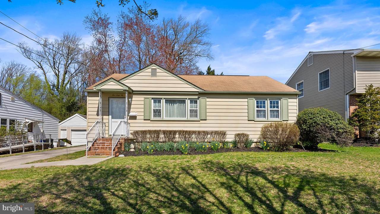 566 Queen Street - Photo 1