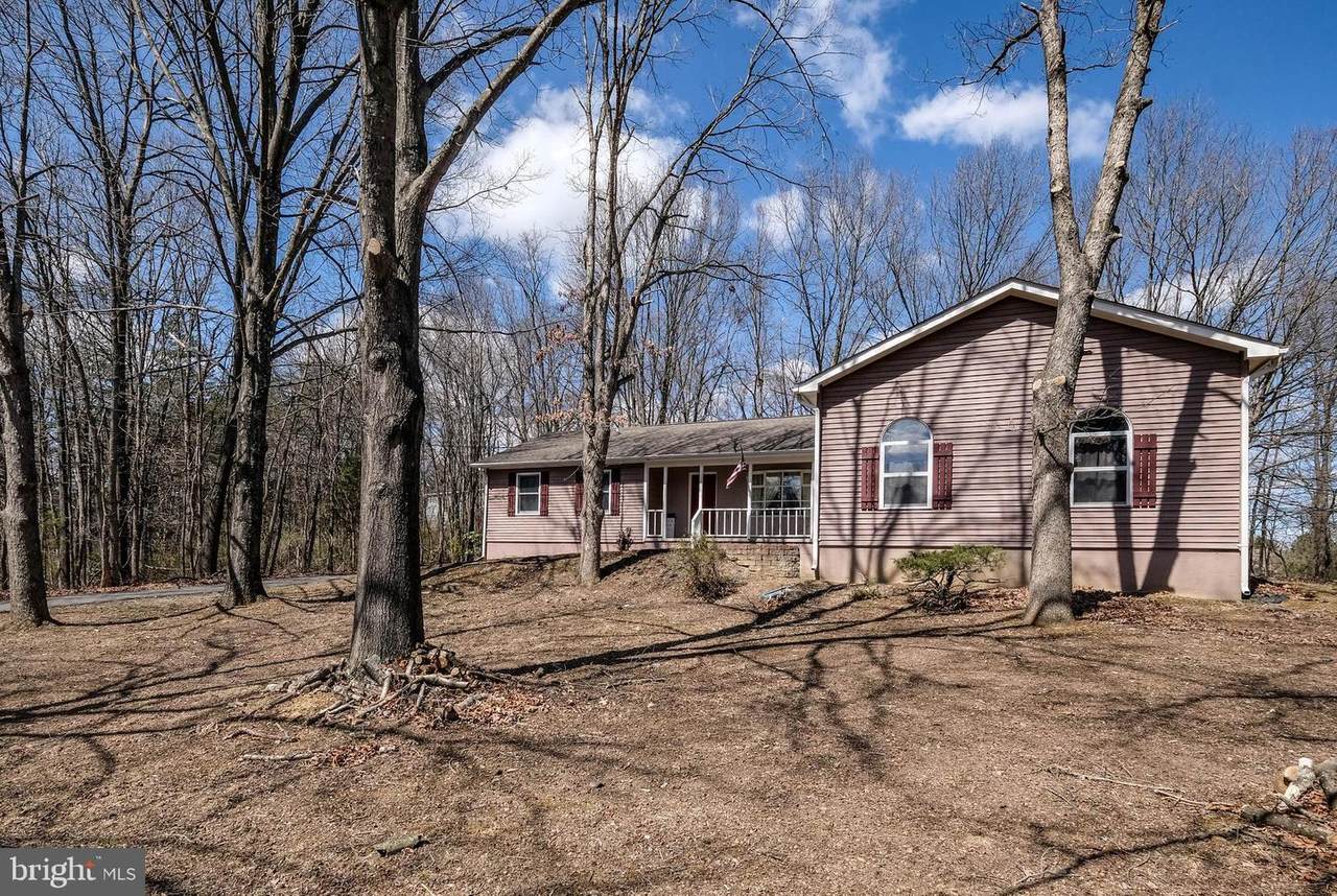 304 Lakeview Drive - Photo 1