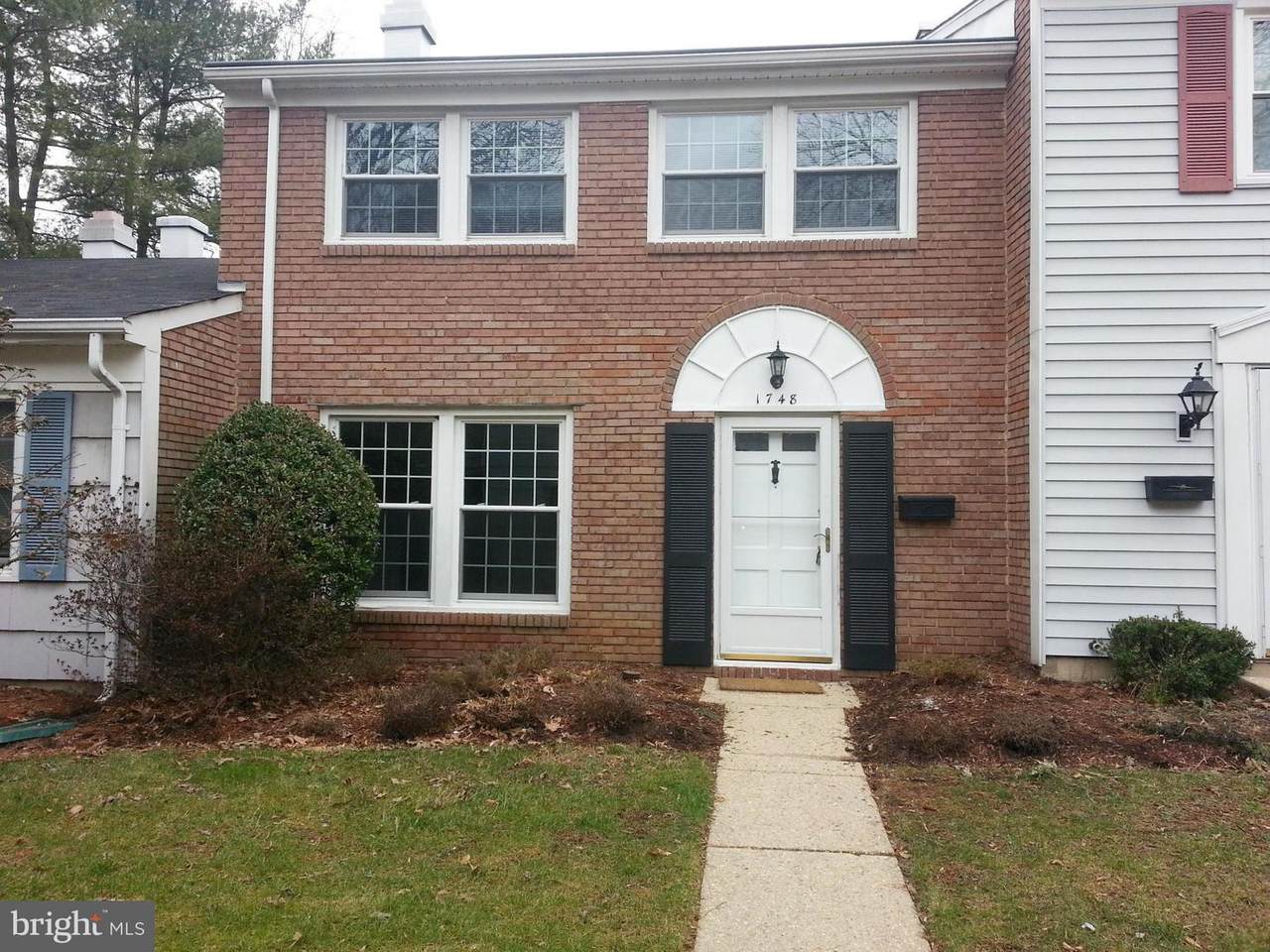 1748 Woodridge Court - Photo 1