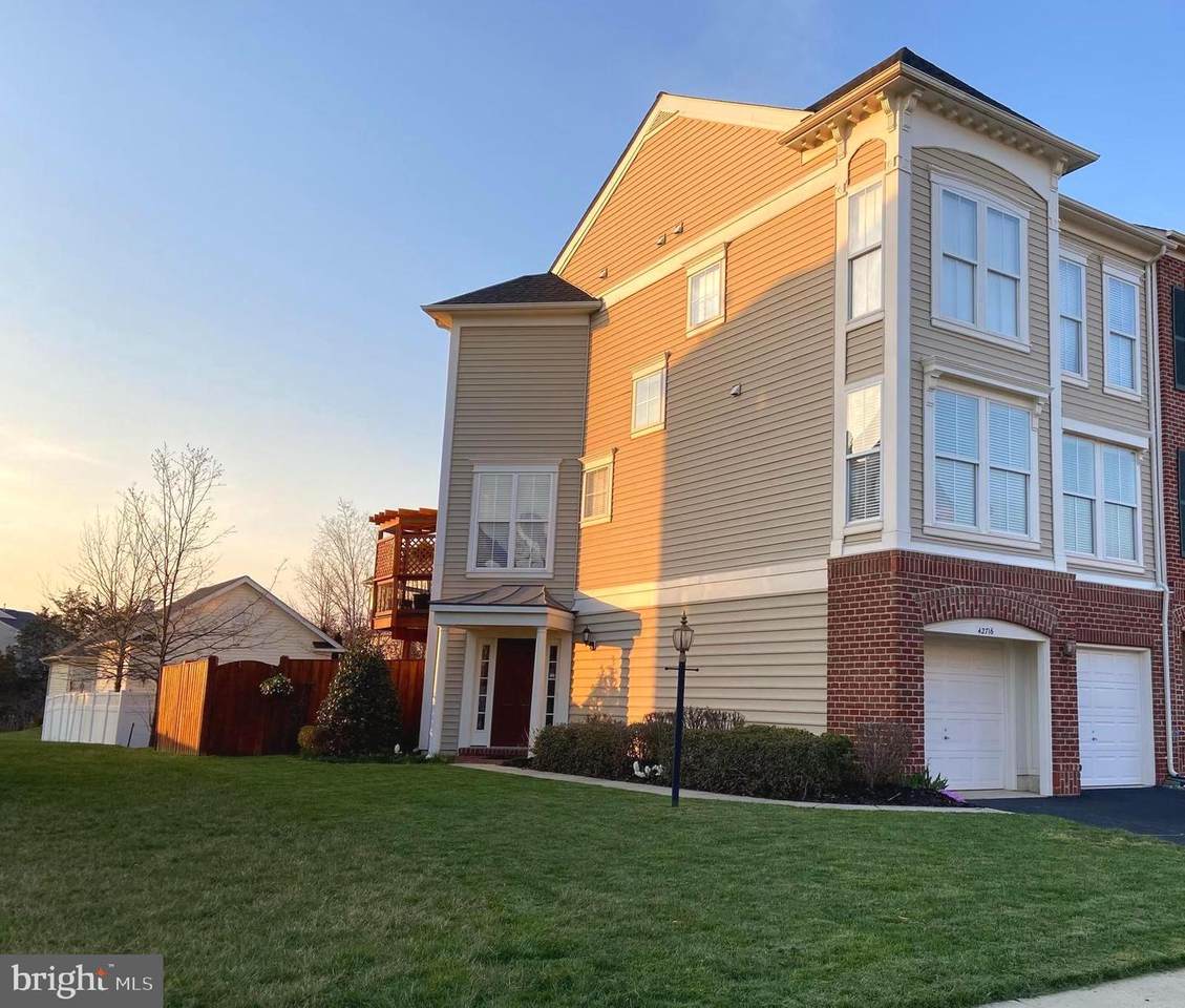 42716 Twinleaf Drive - Photo 1