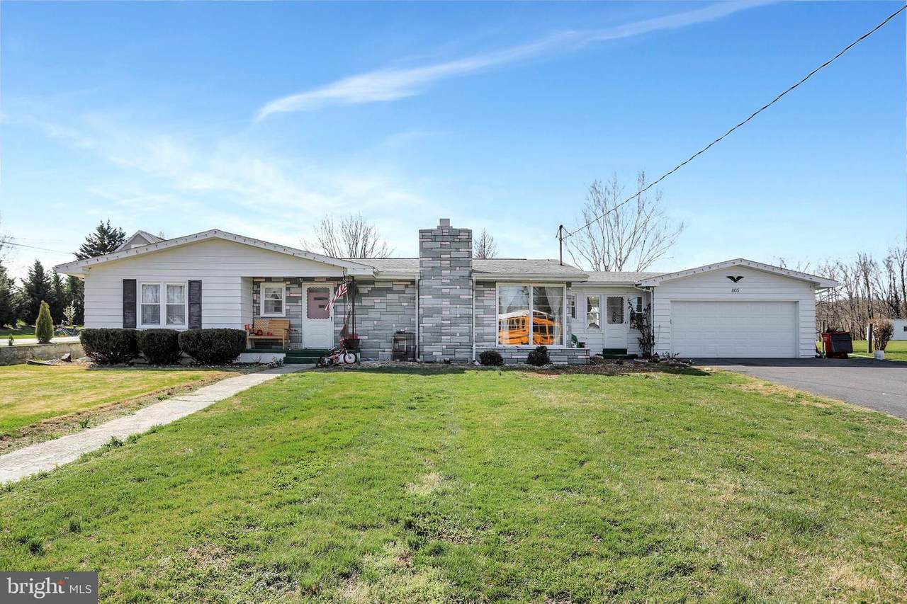 805 Rock Cliff Drive - Photo 1