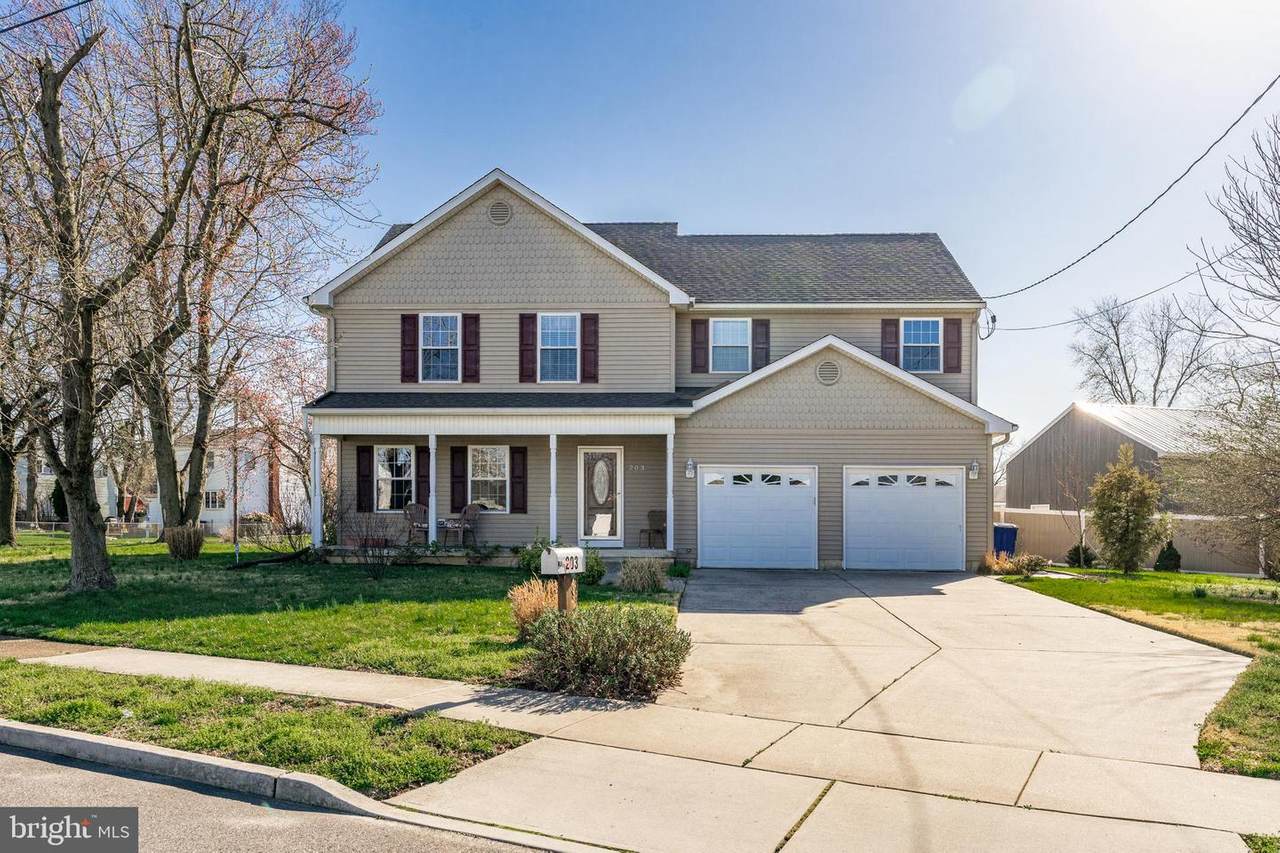 203 Woodlawn Avenue - Photo 1