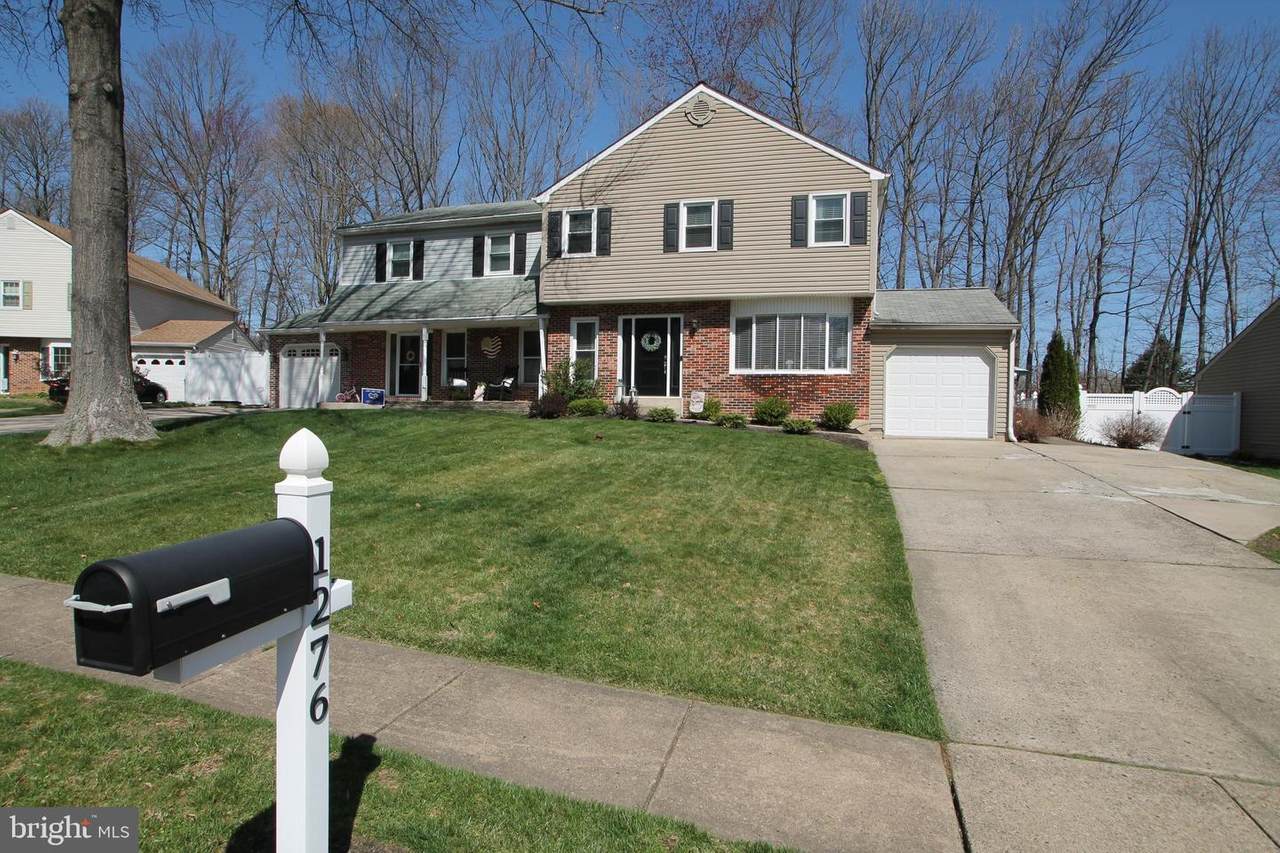 1276 Harrow Crescent - Photo 1
