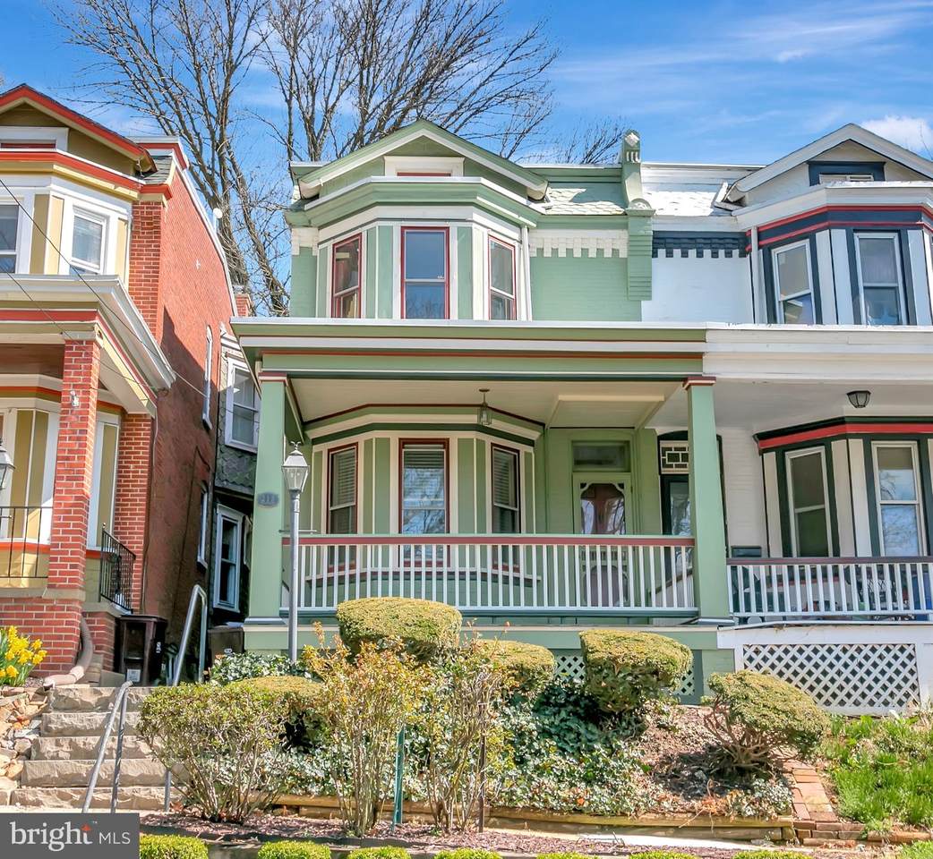 213 16TH Street - Photo 1